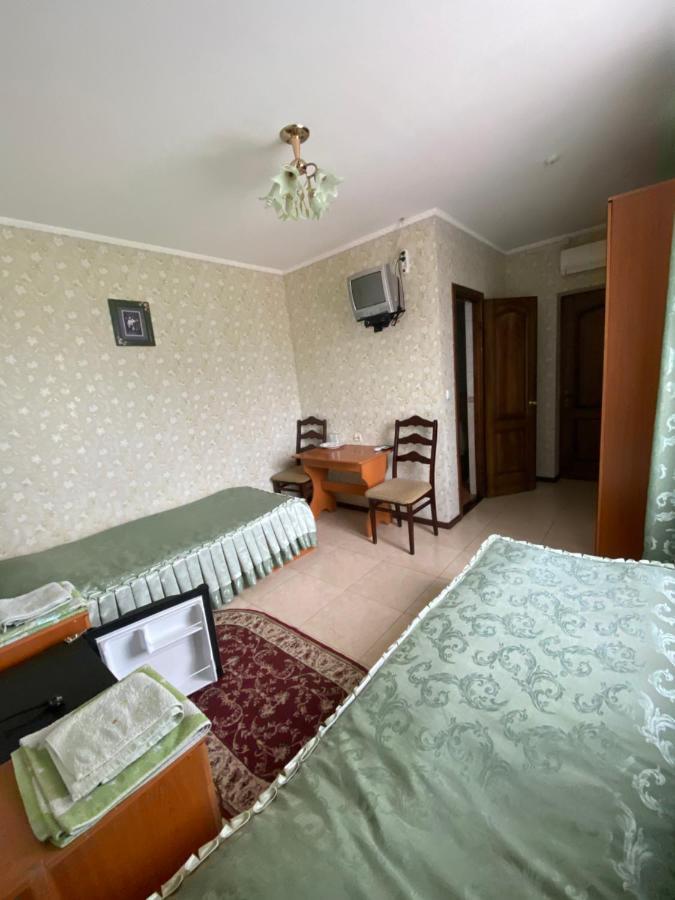Золотий Лев Hotel Zvenyhorodka Buitenkant foto