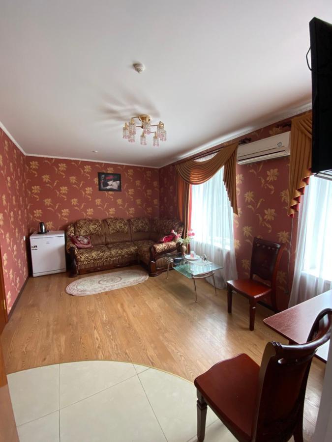 Золотий Лев Hotel Zvenyhorodka Buitenkant foto
