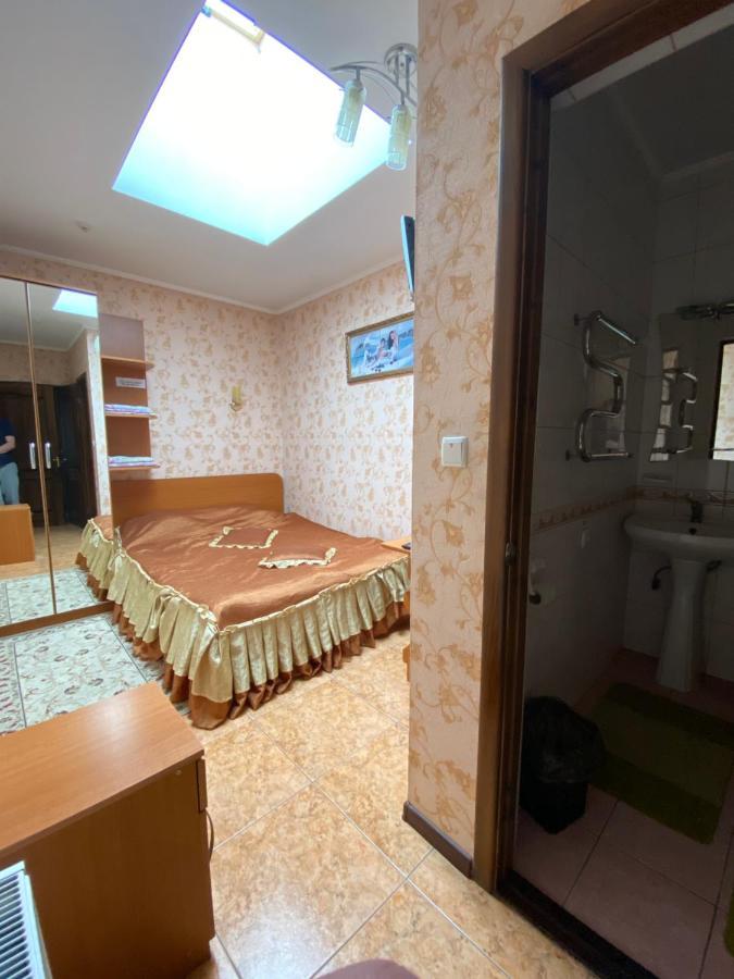Золотий Лев Hotel Zvenyhorodka Buitenkant foto