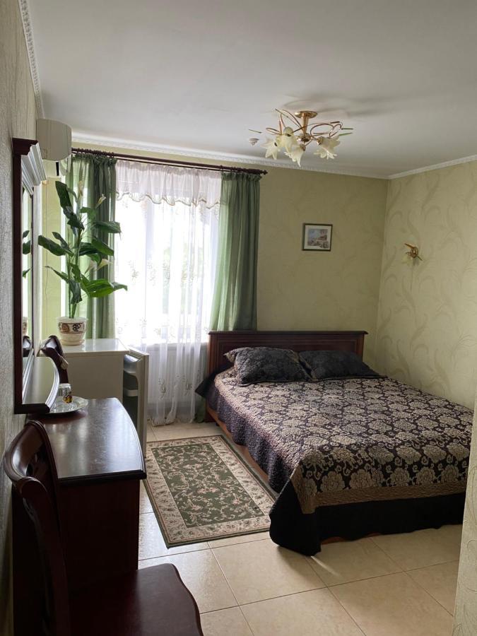 Золотий Лев Hotel Zvenyhorodka Buitenkant foto